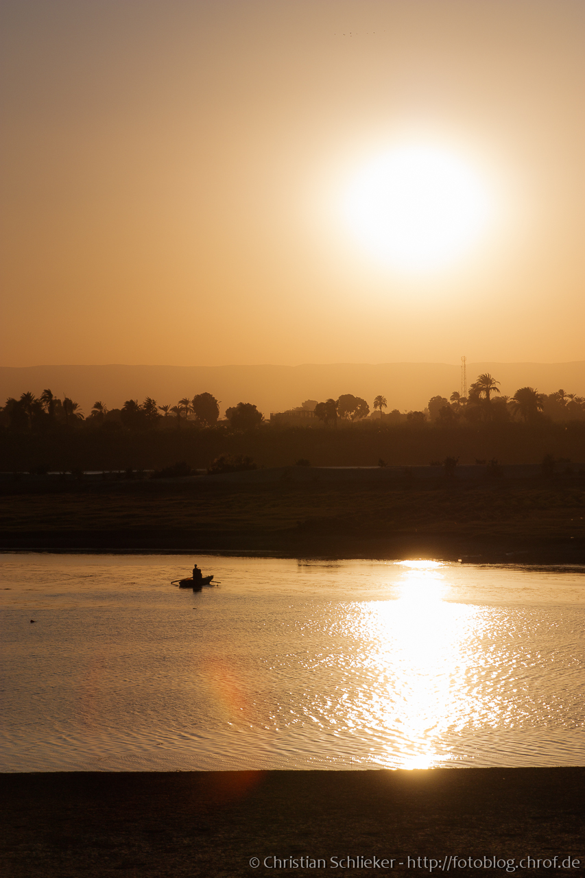 Fischerboot Nil im Sonnenuntergang